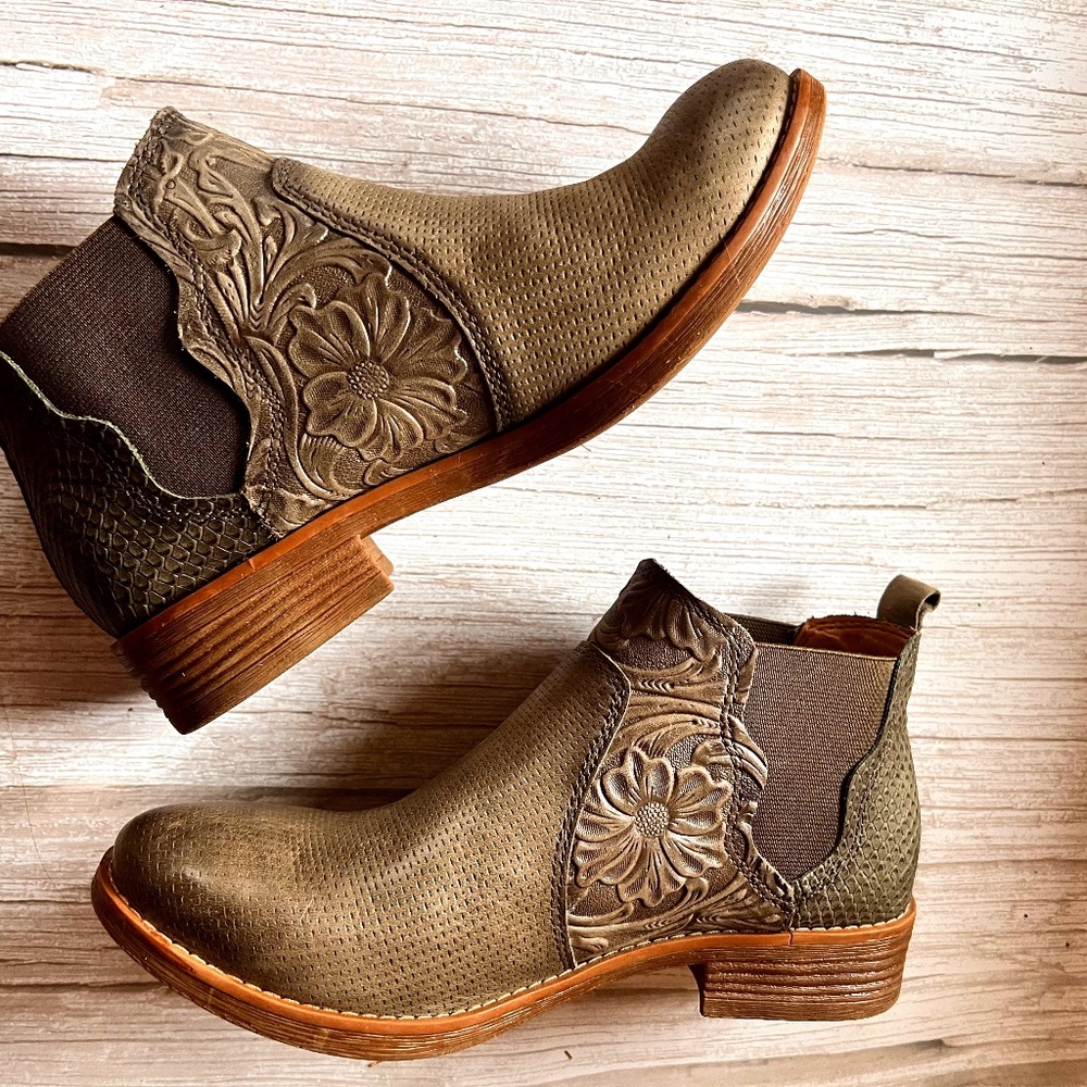 Comfortiva 6.5M Booties